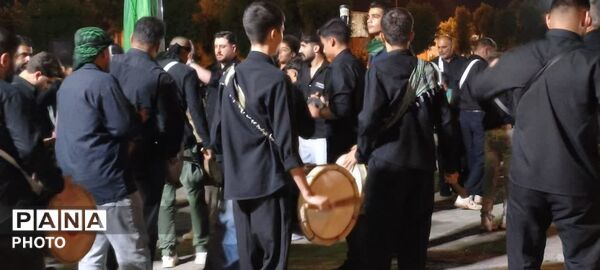 آیین عزاداری هشتمین شب محرم با حضور امام جمعه و عاشقان اهل‌بیت(ع) در گچساران