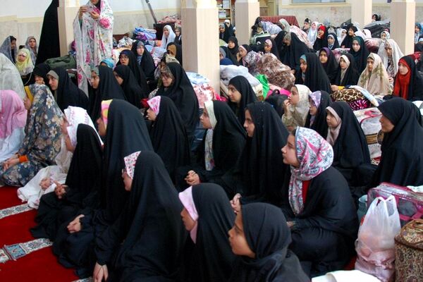 بازدید مسئولان اداره آموزش و پرورش ناحیه یک شهرری از اعتکاف دانش‌آموزان
