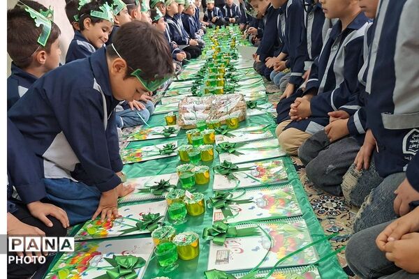 جشن قرآن کلاس‌ اولی‌ها در مدرسه شهید حاج جعفری