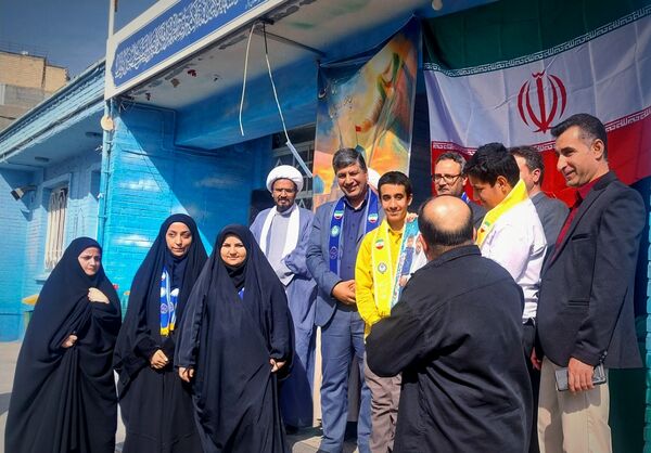 رونمایی از کتاب «روحانی که روحانی نیست» در دبیرستان باقریه