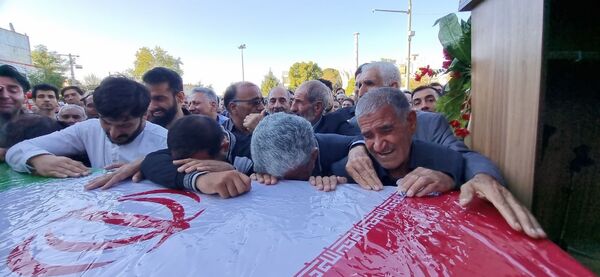 وداع باشکوه مردم قروه با پیکر مطهر شهید ایوب شیری