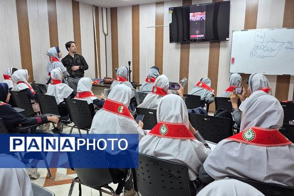 برگزاری کلاس آموزش هوش مصنوعی ویژه پیشتازان دختر منطقه کهریزک