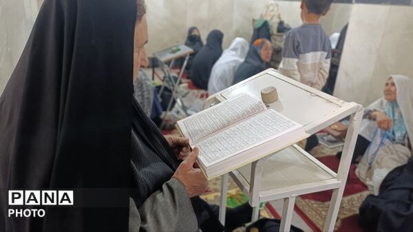 از پیر تا کودک در نماز جمعه نیشابور حضور دارند-۲