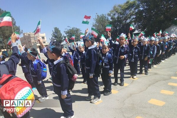 جشن شکوفه‌ها در مدرسه ۱۲ بهمن بهارستان دو