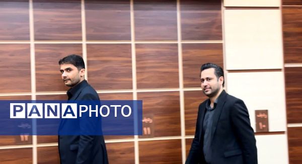 فریادهای همدلی و امید در بوشهر؛ دانش‌آموزان در تالار لیان یاد ۱۳ آبان را جاودانه کردند