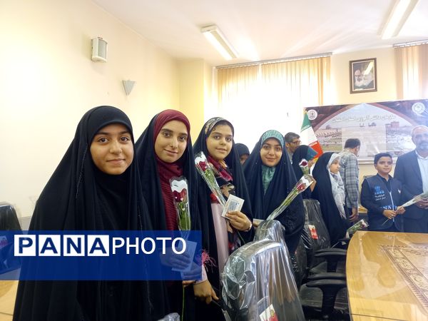 نشست صمیمانه فرماندار اصفهان با دانش آموز خبرنگاران پانای استان اصفهان به مناسبت روز خبرنگار