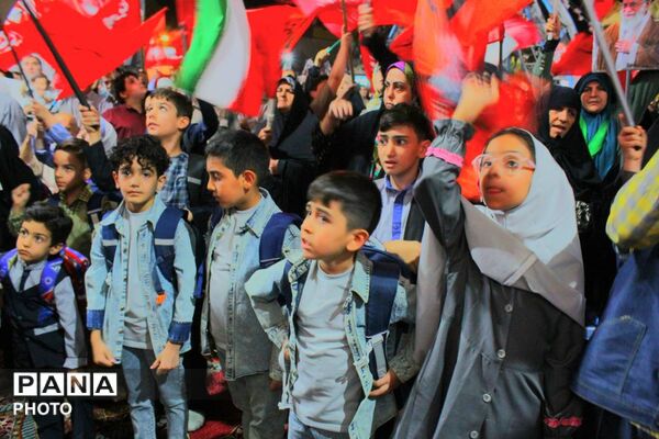 یادبود ۱۶۸ شهید دانش آموز میناب در میدان امام خمینی ورامین