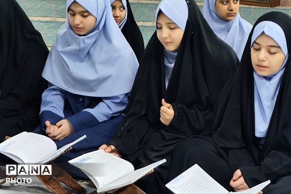 محفل نورانی انس با قرآن کریم در دبستان حکمت نبوی ناحیه دو شهرری 