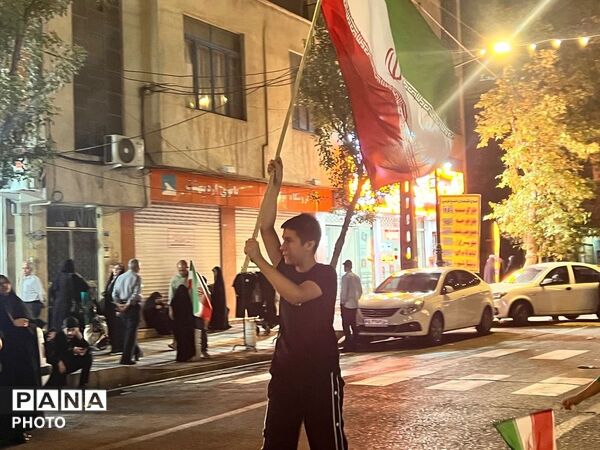 حضور باشکوه مردم کرج در نود و نهمین شب از تجمعات مردمی