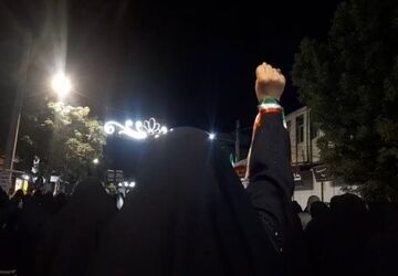 نمایش اقتدار و عزم دانش‌آموزان شازندی در تجمعات شبانه