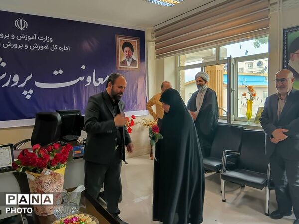 تجلیل از همکاران حوزه پرورشی استان البرز در روز معلم 