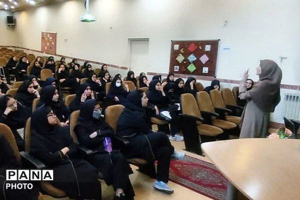  همایش‌های هدایت تحصیلی با محوریت معرفی هنرستان‌های فنی و کاردانش در ناحیه یک شهرری