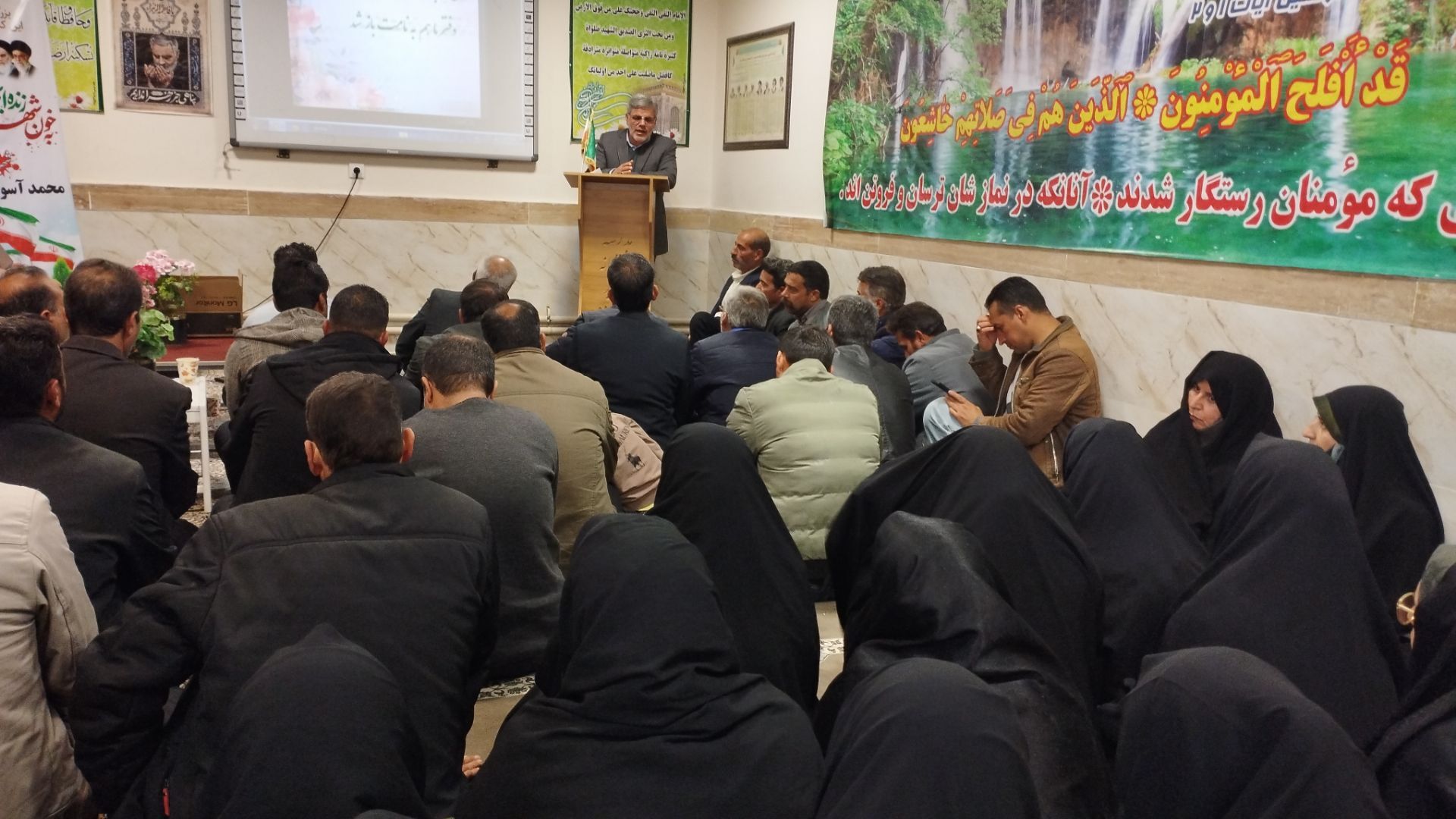 جلسه انجمن اولیان و مربیان در دبیرستان شهید محمد آسوده شهرستان خلیل آباد