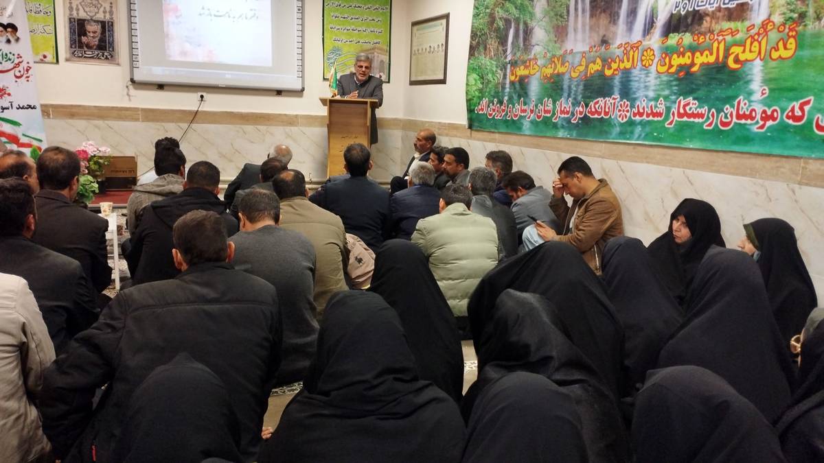 جلسه انجمن اولیان و مربیان در دبیرستان شهید محمد آسوده شهرستان خلیل آباد