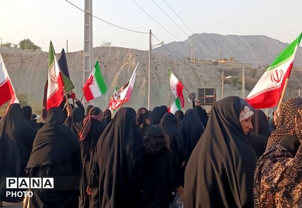 برگزاری آیین زنجیرزنی با حضور هیئت‌های مذهبی در شهر رویدر