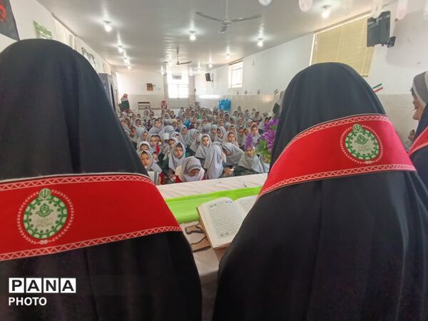 محفل نورانی قرآن در دبستان خدیجه کبری ابرکوه
