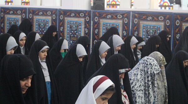 تجمع معنوی مادران و دختران در مصلی رشت