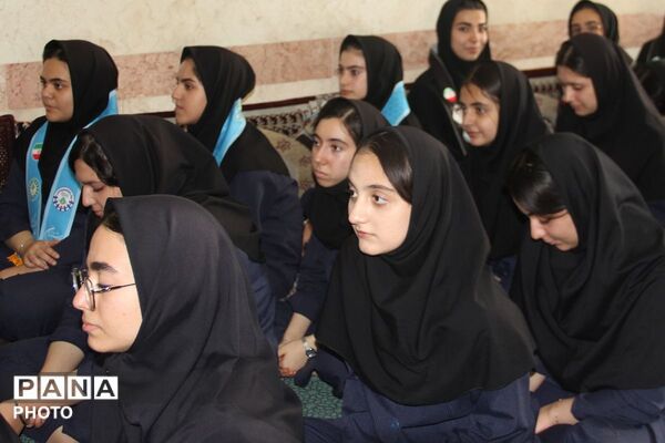 چهارشنبه‌های امام رضایی در دبیرستان بنت‌الهدی بهارستان دو