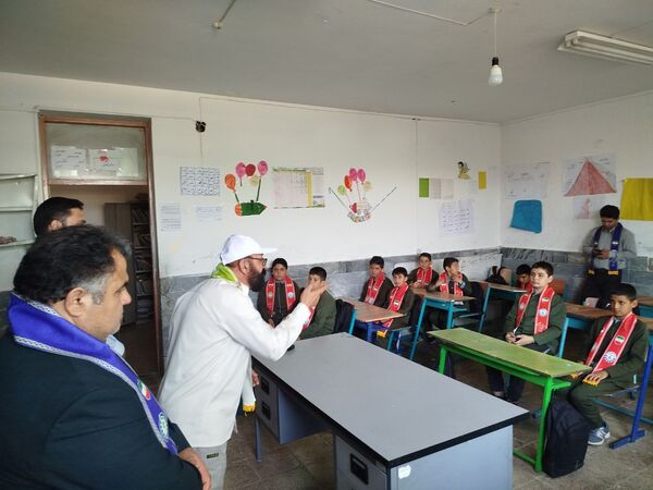 بازدید ارزیاب کشوری سازمان دانش‌آموزی در مدارس تمام پیشتاز شهرستان فاروج