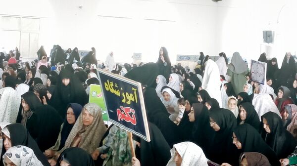 حضور دانش آموزان در نماز جمعه کاشمر