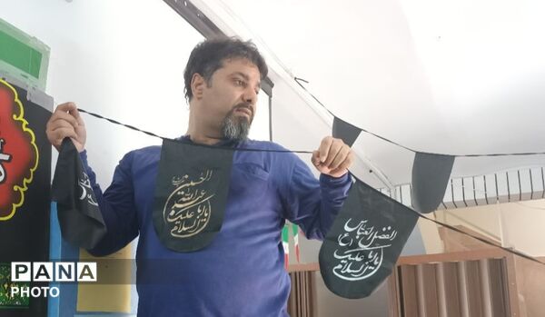 دبستان معراج منطقه ۱۰ تهران میزبان زائران مراسم تشییع رهبر شهید 