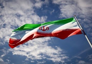 تا پای جان پشت رهبرمان ایستاده‌ایم