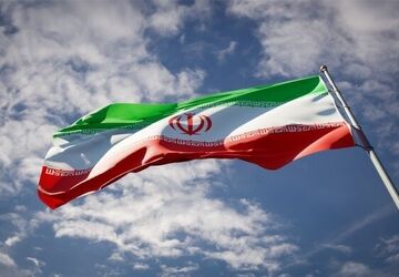 تا پای جان پشت رهبرمان ایستاده‌ایم
