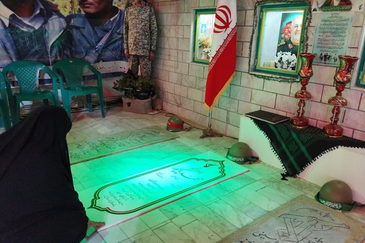 آرامگاه شهید محمد پاکپور در روستای دهسد