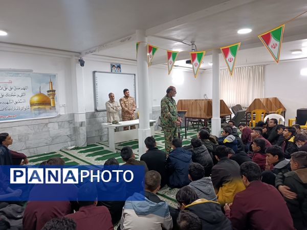 کلاس عملی  آمادگی دفاعی در دبیرستان نمونه آیت الله خامنه ای 