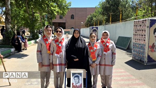 شکوه پاسداشت مقام معلم با حضور دانش‌آموزان و مسئولان آموزش و پرورش شهرستان نظرآباد