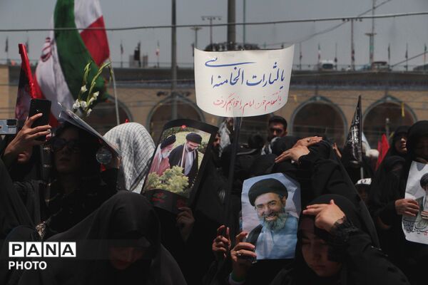 آخرین وداع با قائد شهید: پیکر مطهر آیت‌الله سیدعلی‌خامنه‌ای در میان سیل عاشقان به مصلی تهران رسید 