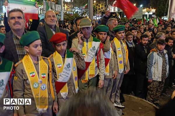  حضور فرهنگیان و دانش‌آموزان به‌مناسبت 12 فروردین ماه روز جمهوری اسلامی ایران 
