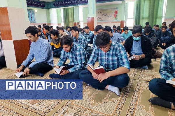 مراسم پرفیض زیارت عاشورا در دبیرستان‌ نمونه دولتی کاشانی‌پور فردیس