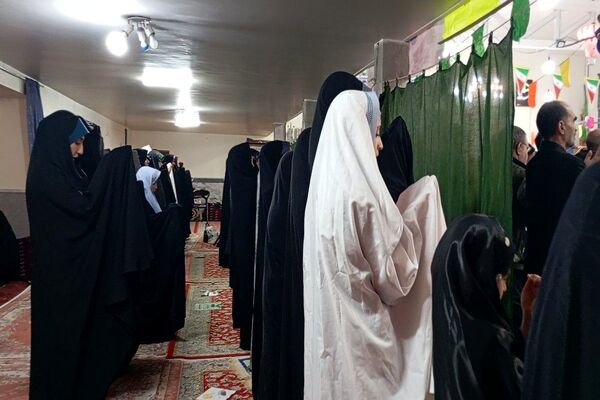 اقامه نماز جماعت ظهر و عصر در روز ۲۲بهمن  شهر بار نیشابور