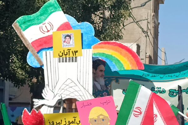 حضور پرشور دانش‌آموزان فشافویه در راهپیمایی ۱۳ آبان