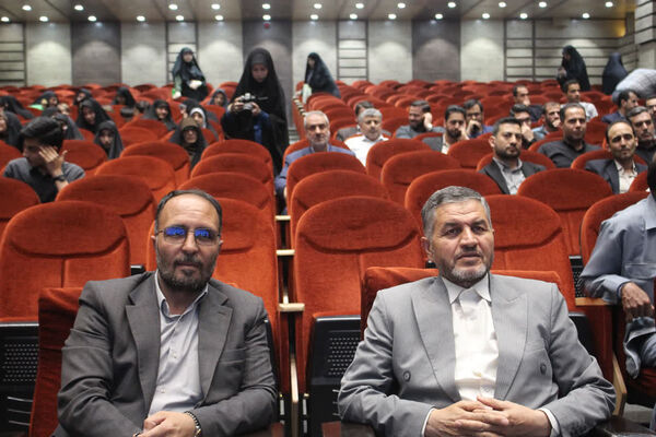 همایش تقدیر از فعالان اردوهای راهیان نور دانش‌آموزی در قم