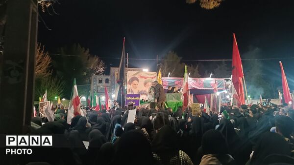 چهاردهمین شب از اتحاد مقدس؛ خیابان ها غرق در صدای مرگ بر آمریکا