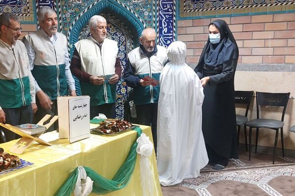 استقبال پرشور دانش‌آموزان دبستان صدیقه کبری(س)از خادمان رضوی در "چهارشنبه‌های امام رضایی"