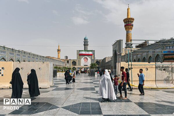 آماده‌سازی حرم مطهر رضوی در آستانه تشییع رهبر شهید انقلاب