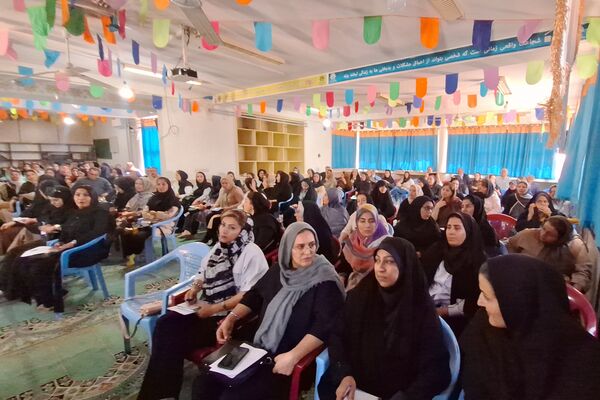 جلسه انجمن اولیا و مربیان در دبیرستان رازی