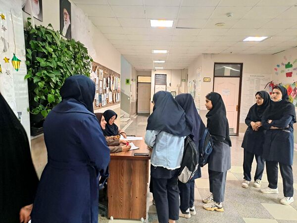 ضیافت افطار ماه رمضان در دبیرستان هوشیار مشهد 