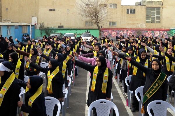 فجر دانش آموزی در قلبِ ری
