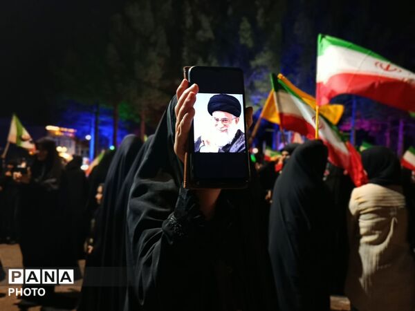 اجتماع شبانه نوجوانان شهرستان رشتخوار در سوگ رهبر شهید