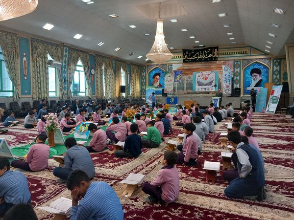 محفل انس با قرآن در تکیه ابوالفضلی مزده