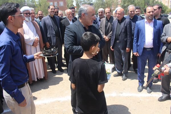 آیین کلنگ زنی احداث سه واحد آموزشی در قم