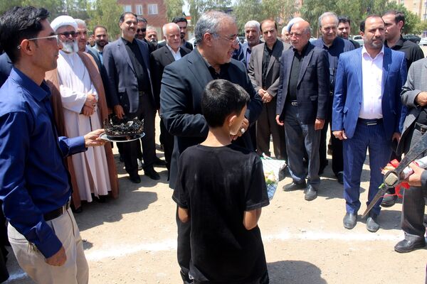آیین کلنگ زنی احداث سه واحد آموزشی در قم