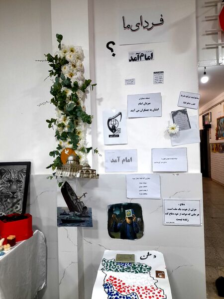 نمایشگاه باشکوه انقلاب با همت دانش‌آموزان خلاق و دغدغه‌مند برگزار شد