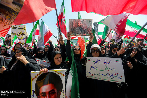 رزمایش دختران «جان‌فدای ایران»