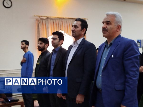 تجلیل از برگزیدگان مسابقات فرهنگی و هنری بن