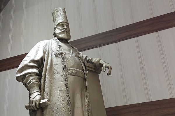 از دریچه روایت مدرسه به تاریخ ایران